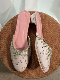 Kiss and Kitten Flo in Size 4