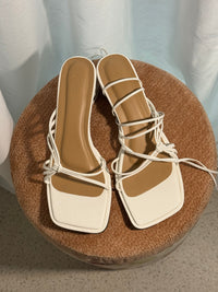 Demure Glossy White Size 3