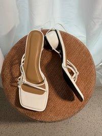 Demure Glossy White Size 3